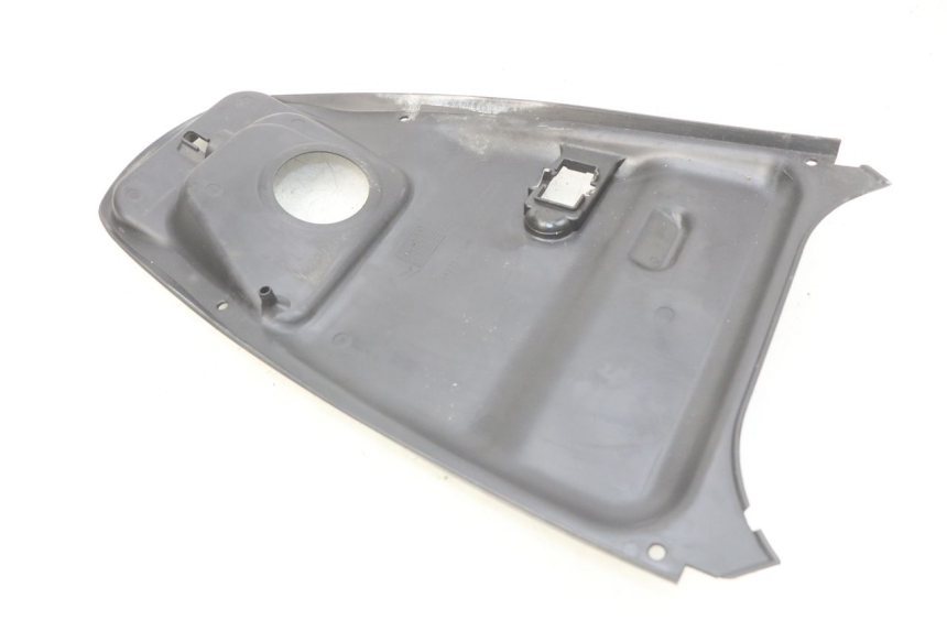 photo de FUEL TANK FAIRING SUZUKI SIXTEEN 125 (2008 - 2010) - Component detail