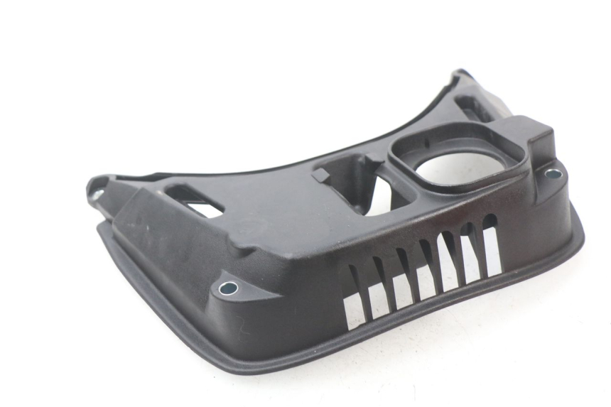 photo de FAIRING TANK PIAGGIO VESPA GTS IE ABS 300 (2016 - 2018) - Zoom on usage condition