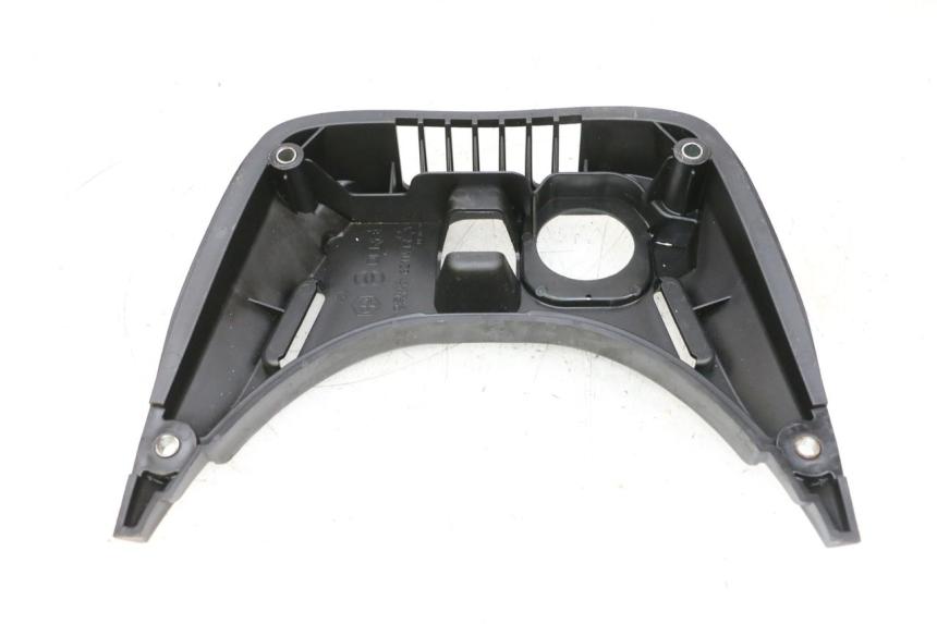 photo de FAIRING TANK PIAGGIO VESPA GTS SUPER IE 125 (2009 - 2016) - Zoom on usage condition