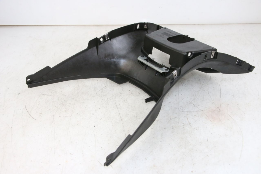 photo de FUEL TANK FAIRING PIAGGIO X10 125 (2012 - 2017) - Zoom on usage condition