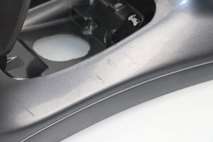 photo de FUEL TANK PANEL PIAGGIO X8 400 (2006 - 2007) - Fixing points details