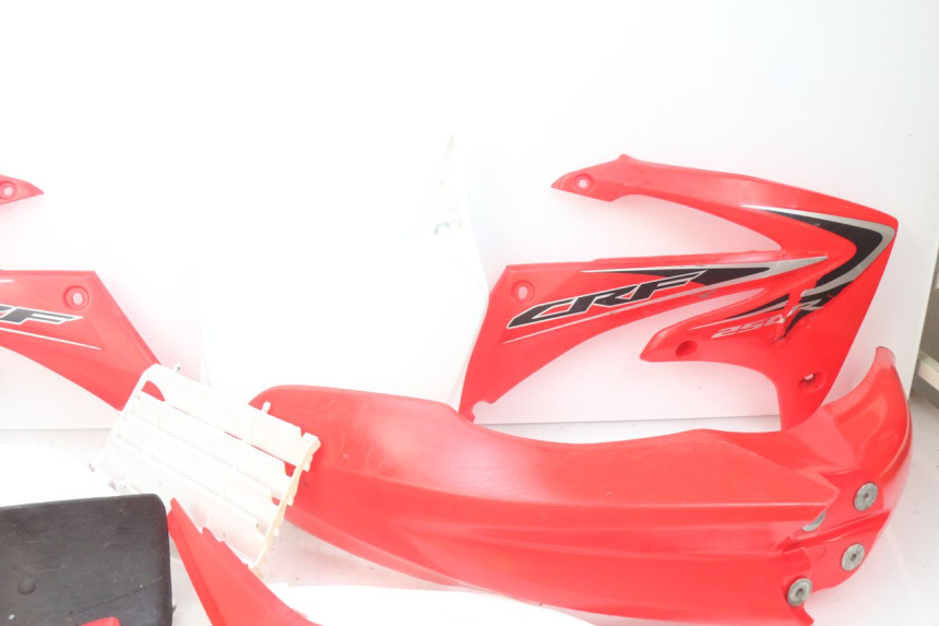 photo de COMPLETE FAIRING BODY KIT HONDA CRF 250 (2013 - 2016) - Fixing points details