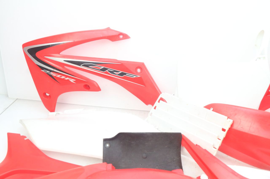 photo de COMPLETE FAIRING BODY KIT HONDA CRF 250 (2013 - 2016) - Surface and material condition