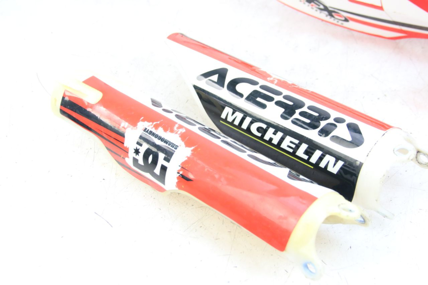 photo de COMPLETE FAIRING BODYWORK HONDA CRF 250 (2010 - 2013) - Detailed visual inspection