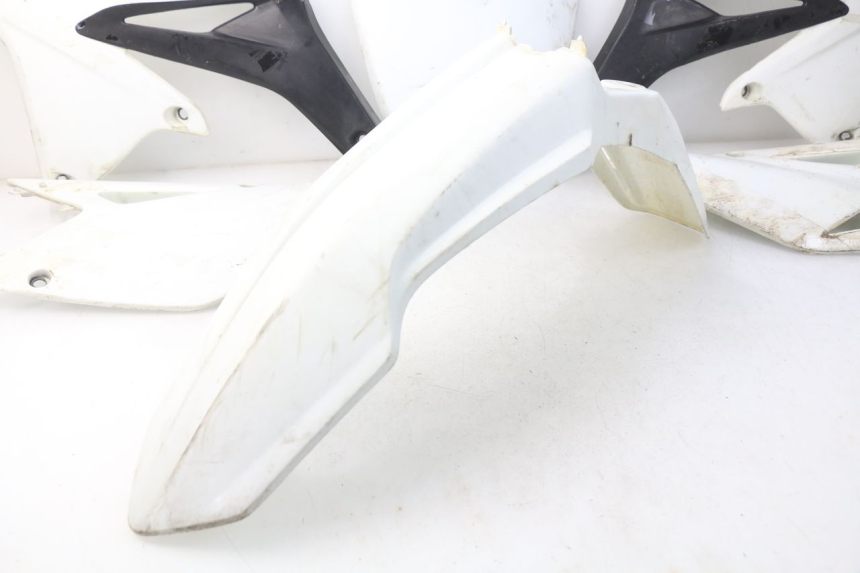 photo de COMPLETE FAIRING SUZUKI RMZ RM-Z 450 (2008 - 2011) - Detailed visual inspection
