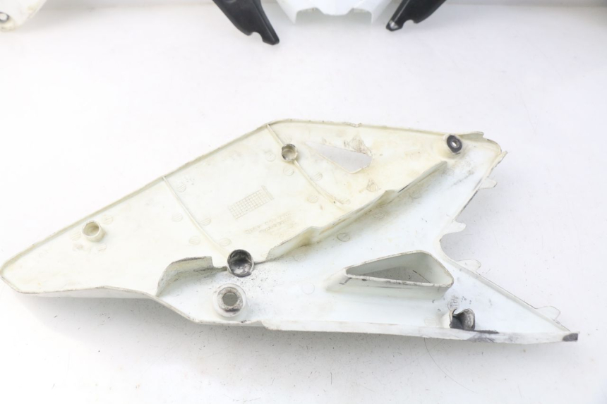 photo de COMPLETE FAIRING SUZUKI RMZ RM-Z 450 (2008 - 2011) - Fixing points details