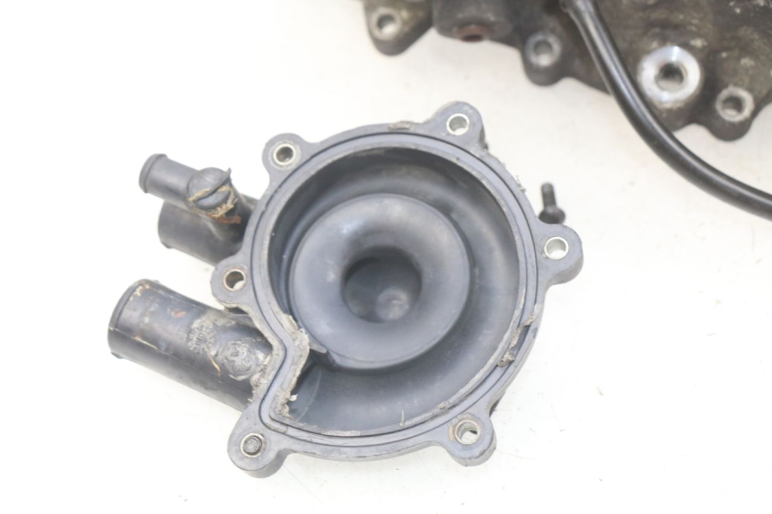 photo de IGNITION COVER PEUGEOT GEOPOLIS 400 (2007 - 2013) - Fixing points details