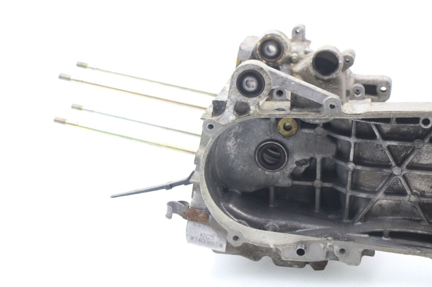 photo de ENGINE CRANKCASE KYMCO AGILITY 125 (2005 - 2010) - Alternative perspective