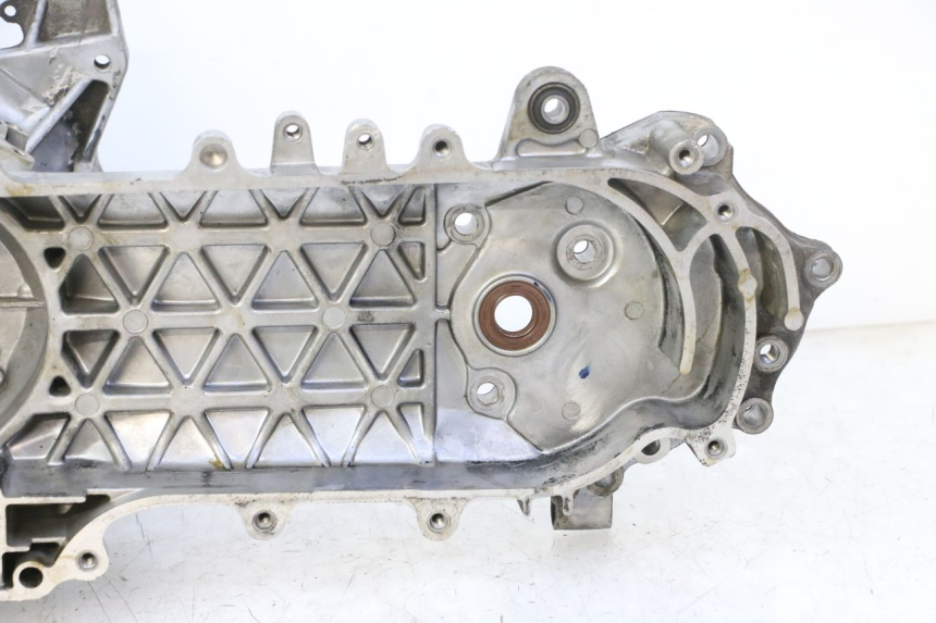 photo de ENGINE BOTTOM CASE KYMCO AGILITY NAKED RENOUVO 2T 50 (2011 - 2018) - Product overview