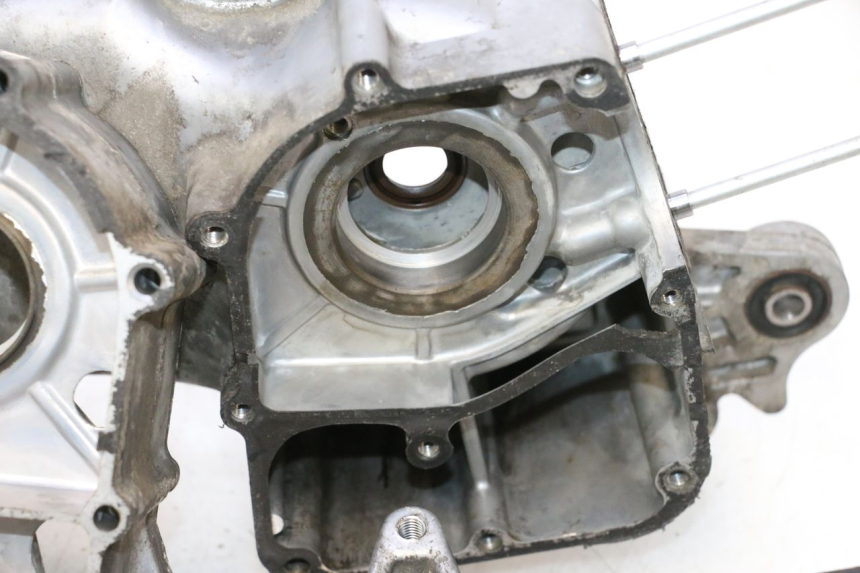 photo de ENGINE CRANKCASE KYMCO AGILITY PREMIUM 50 (2007 - 2010) - Alternative angle