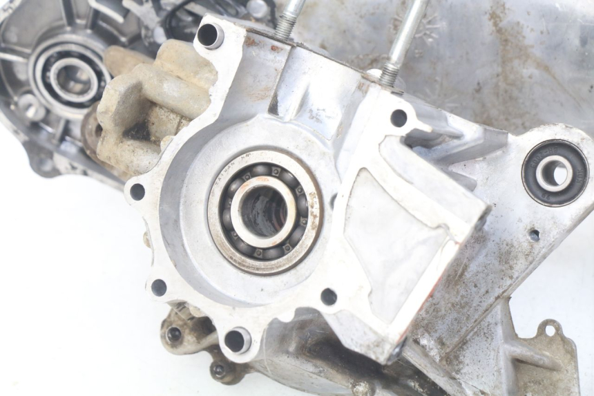 photo de ENGINE LOWER CASING KYMCO AGILITY RS 2T 50 (2009 - 2013) - High-resolution close-up