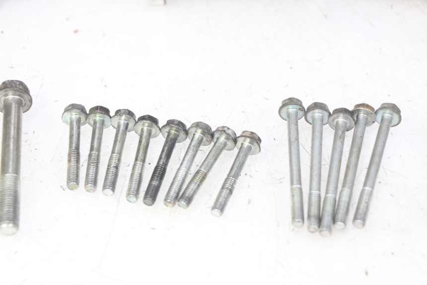 photo de ENGINE LOWER CASING HONDA CBF 500 (2004 - 2007) - Fixing points details