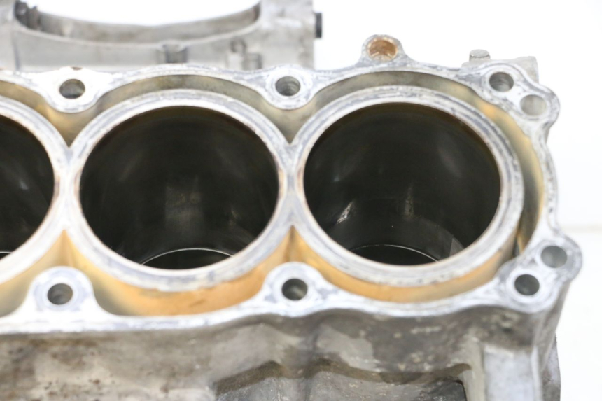 photo de ENGINE CRANKCASE HONDA CBR RR FIREBLADE 900 (1992 - 1994) - Component zoom