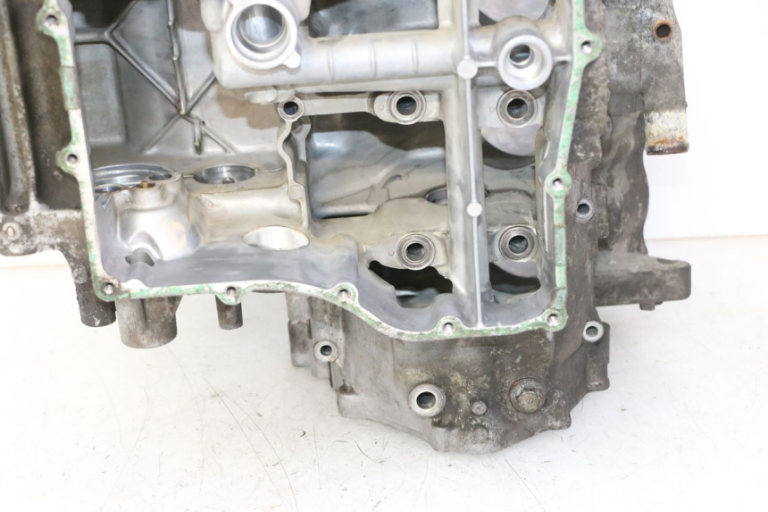 photo de ENGINE CRANKCASE HONDA CBR RR FIREBLADE 900 (1992 - 1994) - Spare part profile view