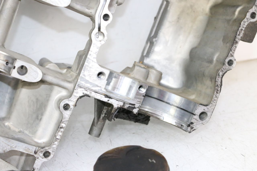 photo de ENGINE CRANKCASE HONDA CBR RR FIREBLADE 900 (1992 - 1994) - Distinctive features