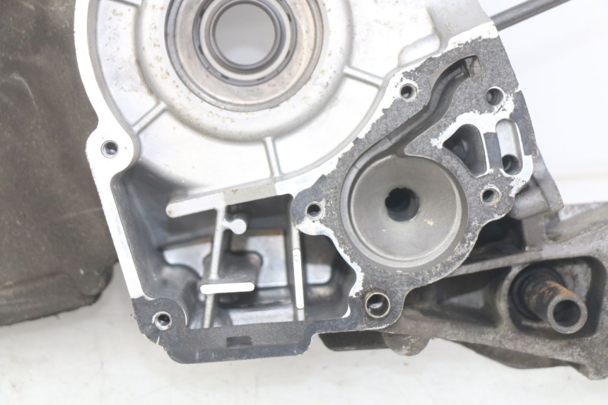 photo de ENGINE LOWER CASING PEUGEOT CITYSTAR 125 (2011 - 2017) - Alternative angle