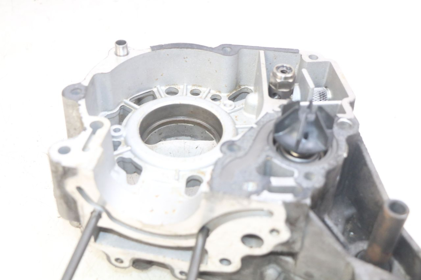 photo de ENGINE LOWER CASING PEUGEOT CITYSTAR 125 (2011 - 2017) - Spare part profile view