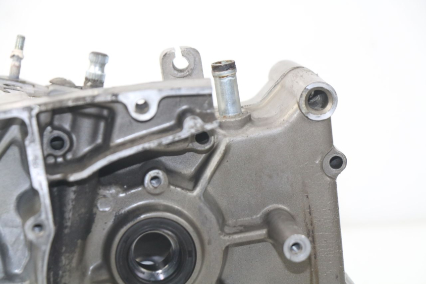 photo de ENGINE CRANKCASE HYOSUNG COMET GTR 125 (2007 - 2014) - Surface and material condition