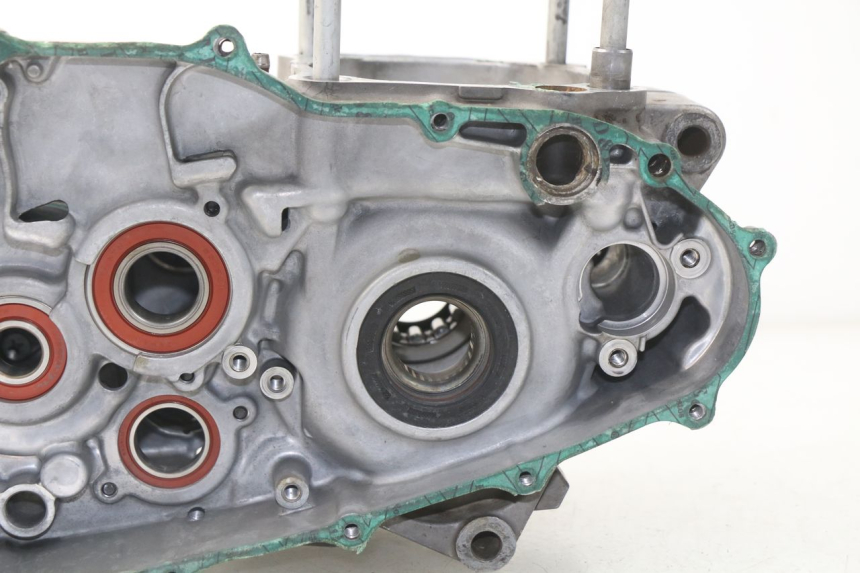 photo de ENGINE CRANKCASE HONDA CRF CR-F 450 (2001 - 2005) - Distinctive features