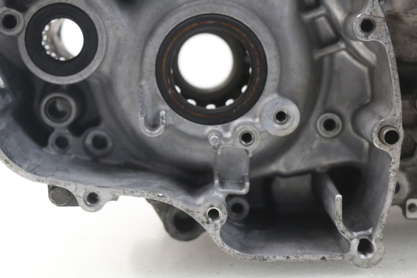 photo de ENGINE CRANKCASE HONDA CRF CR-F 450 (2001 - 2005) - Surface and material condition