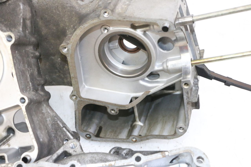 photo de ENGINE CRANKCASE DAELIM BESBI 125 (2007 - 2008) - High-resolution close-up