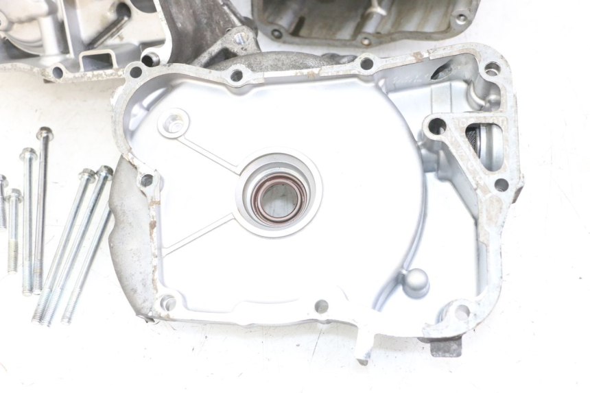 photo de ENGINE CRANKCASE DAELIM BESBI 125 (2007 - 2008) - Detailed visual inspection