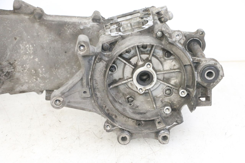photo de ENGINE LOWER CASING PEUGEOT ELYSTAR 50 (2002 - 2014) - Additional view of the item