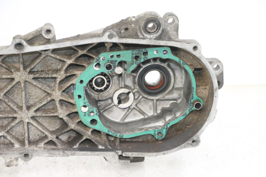 photo de ENGINE LOWER CASING PEUGEOT ELYSTAR 50 (2002 - 2014) - Alternative angle
