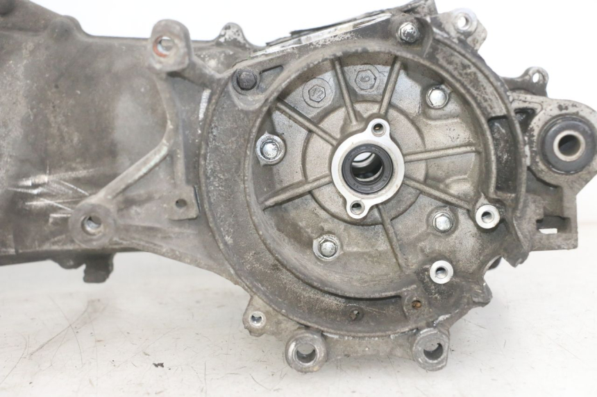 photo de ENGINE LOWER CASING PEUGEOT ELYSTAR 50 (2002 - 2014) - Alternative angle