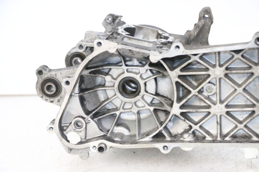 photo de ENGINE LOWER CASING PEUGEOT ELYSTAR 50 (2002 - 2014) - Additional view of the item