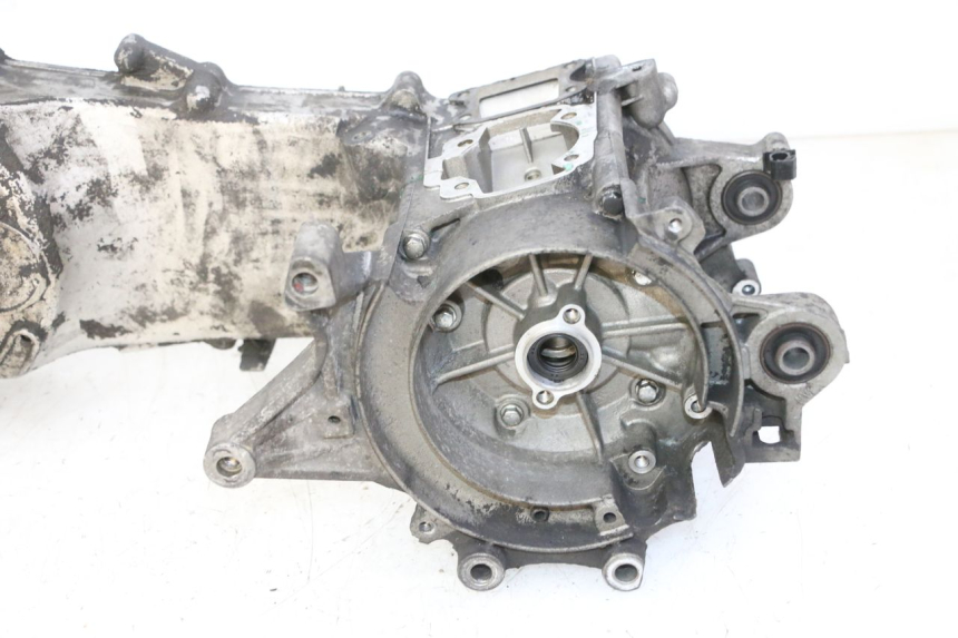 photo de ENGINE LOWER CASING PEUGEOT ELYSTAR 50 (2002 - 2014) - Focus on structure
