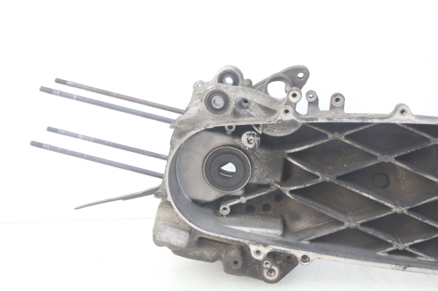 photo de ENGINE LOWER CASING HONDA FES PANTHEON 125 (2003 - 2007) - Fixing points details