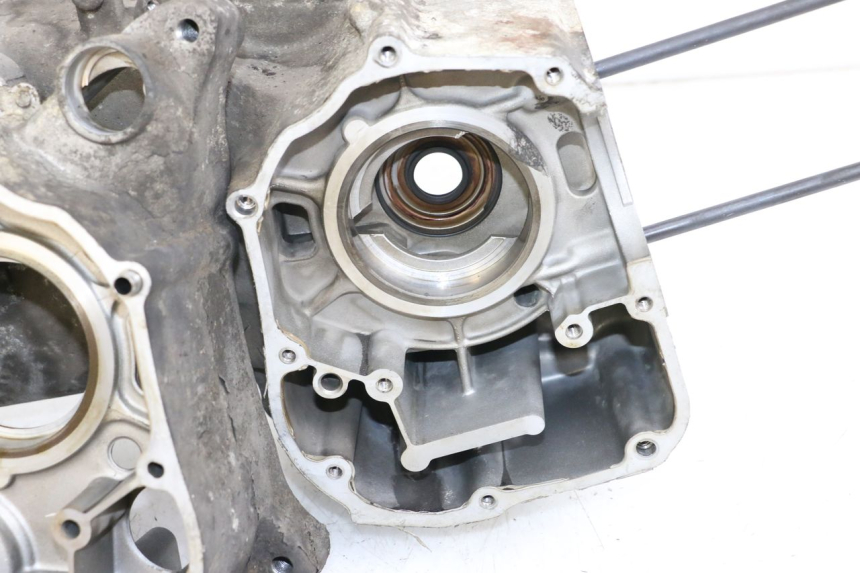 photo de BOTTOM ENGINE CASING HONDA FES S-WING SWING ABS 125 (2007 - 2015) - Supplementary product photo