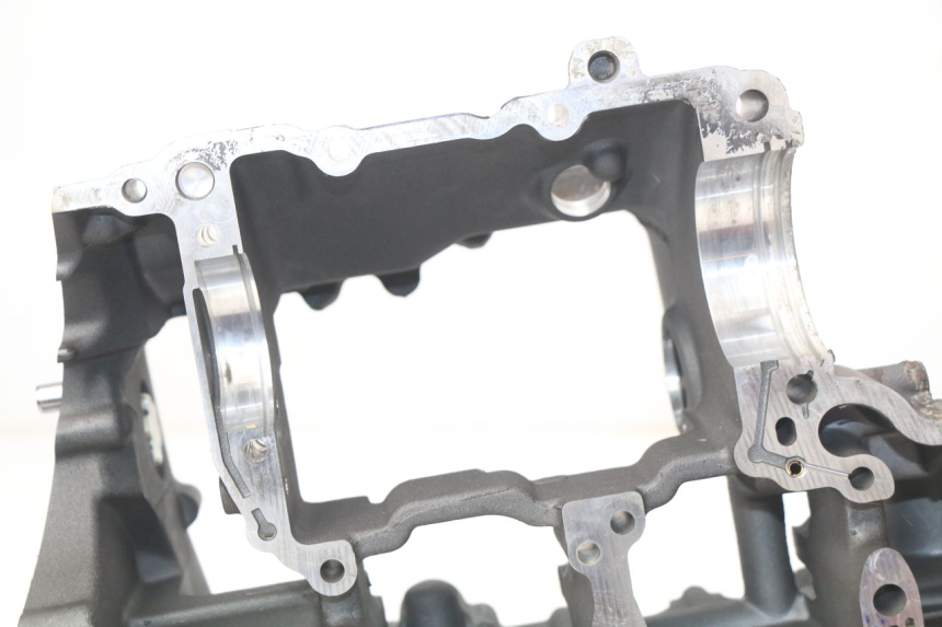 photo de ENGINE CRANKCASE YAMAHA FZ8 800 (2010 - 2016) - Detailed visual inspection