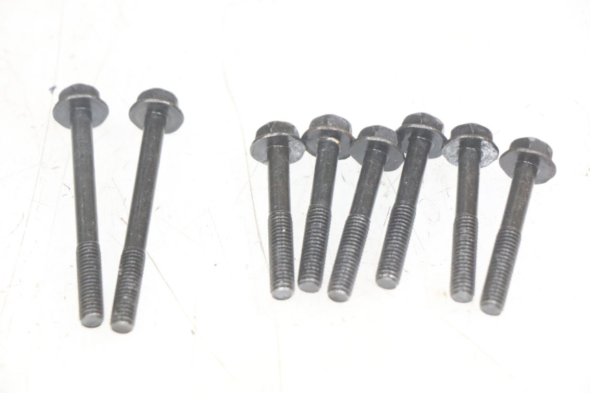 photo de ENGINE BOTTOM CASE YAMAHA FZS FAZER 600 (1998 - 2001) - Fixing points details