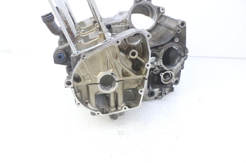 photo de ENGINE LOWER CASING SUZUKI GSF S BANDIT 600 (2000 - 2004) - Component zoom
