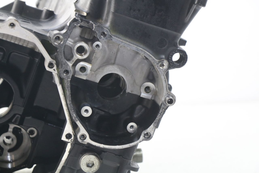 photo de ENGINE CRANKCASE SUZUKI GSR 600 (2005 - 2012) - Component zoom