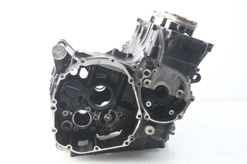 photo de ENGINE CRANKCASE SUZUKI GSR 600 (2005 - 2012) - High-resolution close-up