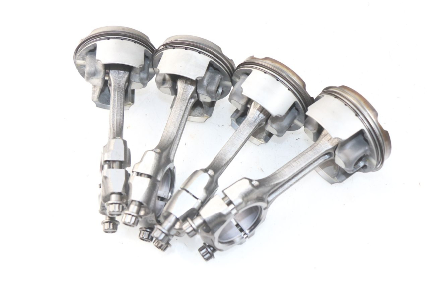 photo de ENGINE CRANKCASE SUZUKI GSR 600 (2005 - 2012) - Alternative perspective