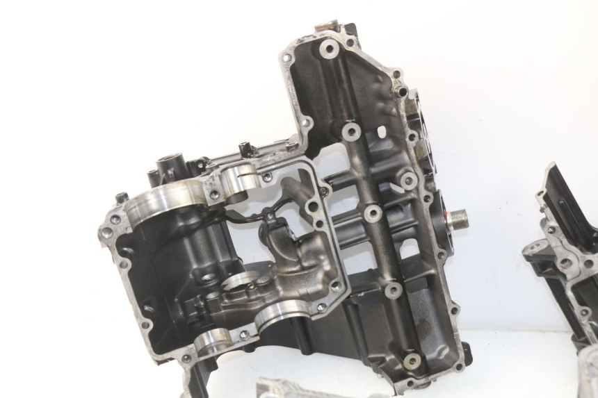 photo de ENGINE CRANKCASE SUZUKI GSR 600 (2005 - 2012) - Additional view of the item