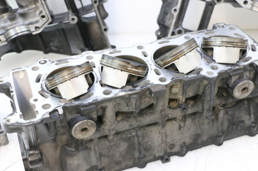 photo de ENGINE CRANKCASE SUZUKI GSR 600 (2005 - 2012) - Component detail
