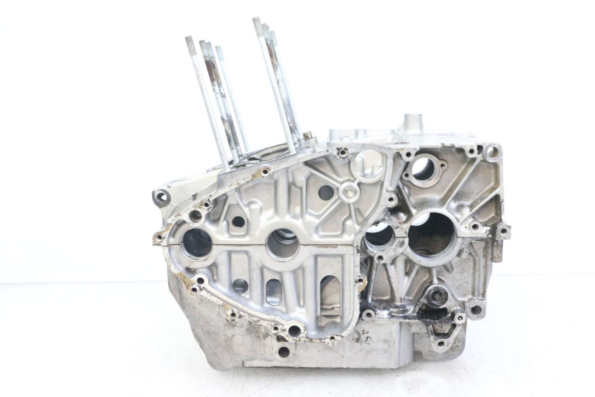 photo de ENGINE CRANKCASE SUZUKI GSX E 250 (1982 - 1983) - Distinctive features