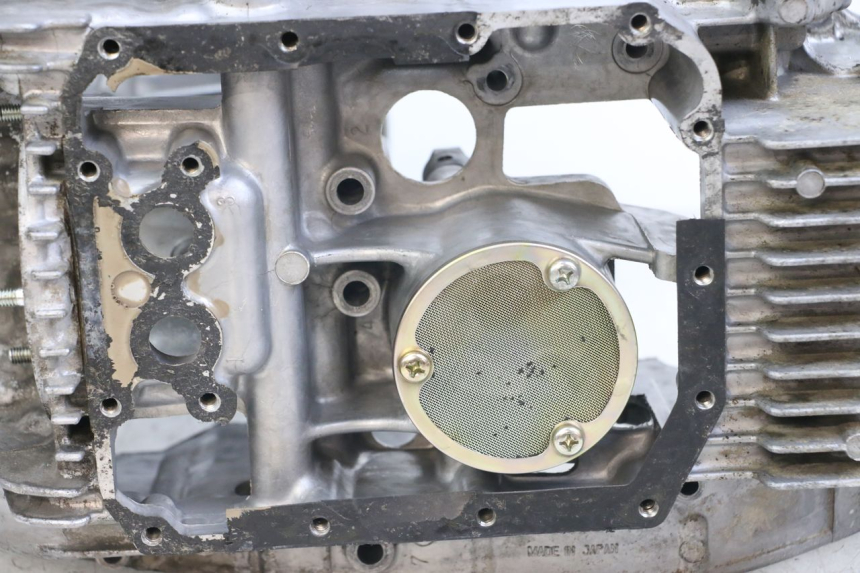 photo de ENGINE CRANKCASE SUZUKI GSX E 250 (1982 - 1983) - Component zoom