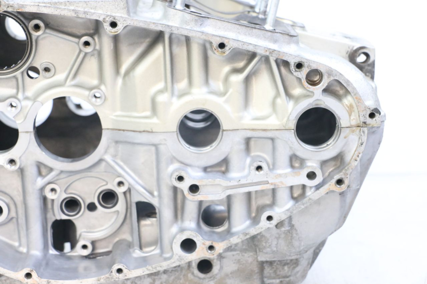 photo de ENGINE CRANKCASE SUZUKI GSX E 250 (1982 - 1983) - Surface and material condition
