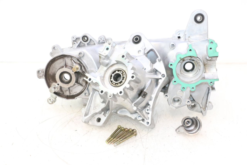 photo de ENGINE CRANKCASE PEUGEOT KISBEE 2T 50 (2018 - 2022) - Alternative perspective