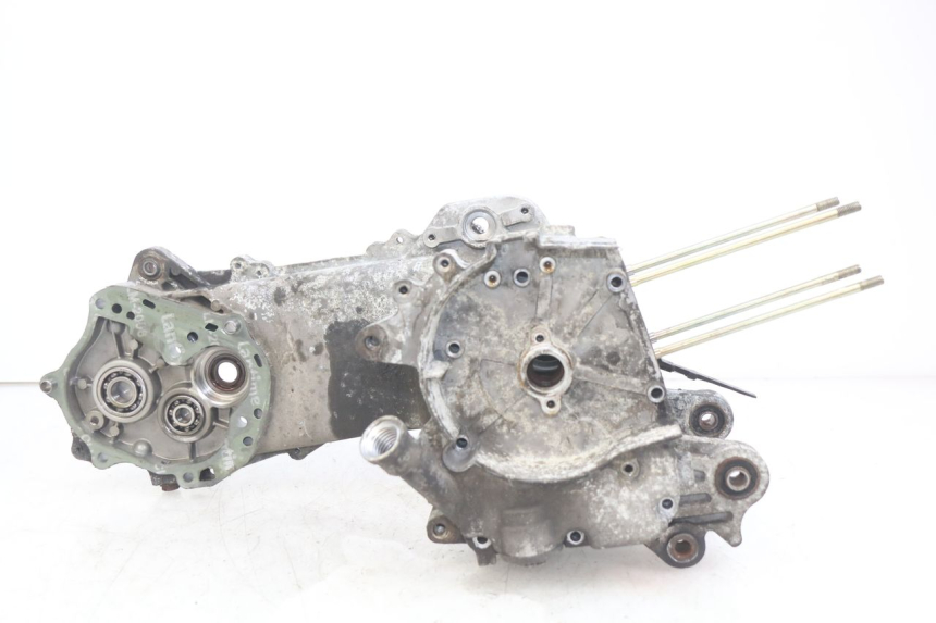 photo de ENGINE LOWER CASING PEUGEOT KISBEE 4T 50 (2018 - 2022) - High-resolution close-up