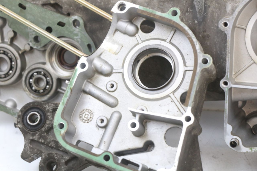 photo de ENGINE LOWER CASING PEUGEOT KISBEE 4T 50 (2018 - 2022) - Technical close-up