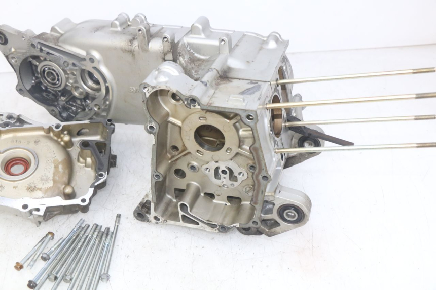 photo de ENGINE LOWER CASING SYM MIO 50 (2011 - 2017) - Alternative angle