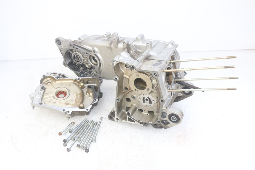 photo de ENGINE LOWER CASING SYM MIO 50 (2011 - 2017) - Spare part profile view