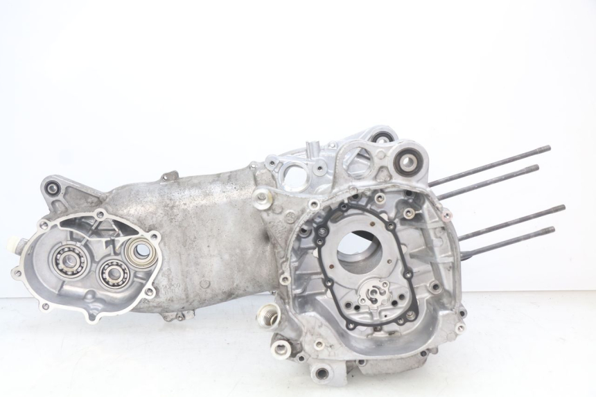 photo de ENGINE LOWER CASING YAMAHA N-MAX NMAX 125 (2017 - 2020) - Detailed visual inspection